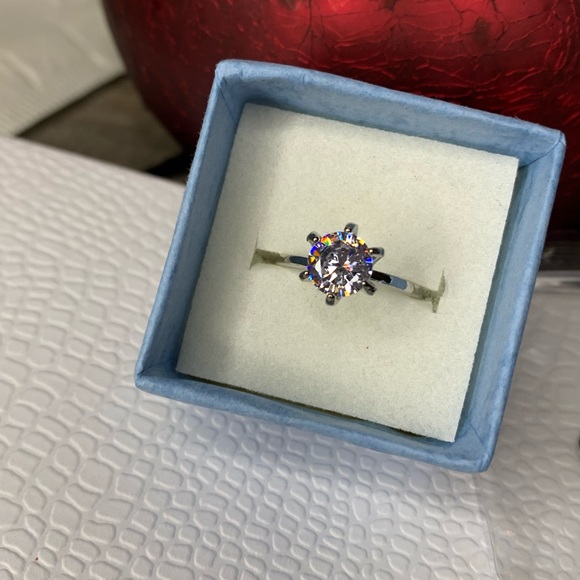 Size 6 Princess ring - Picture 2 of 4